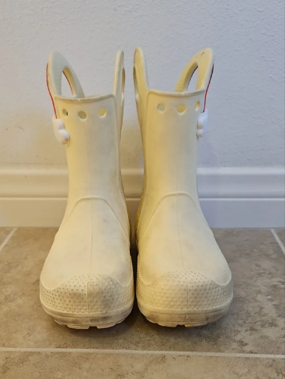 CROCS Kids Cream Rain Boots with Rainbow Charm